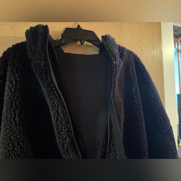 Alo Yoga Reversible Coat New Condition - Picture 5 of 15